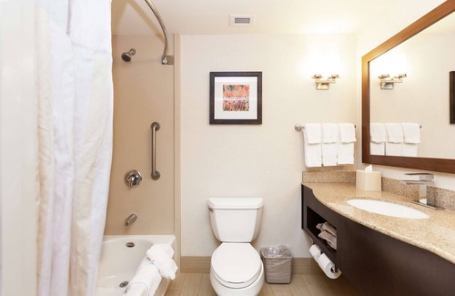 Magnesia Falls Cove Hotel | Hilton Garden Inn Palm Springs - Rancho Mirage