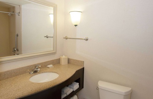 Magnesia Falls Cove Hotel | Hilton Garden Inn Palm Springs - Rancho Mirage