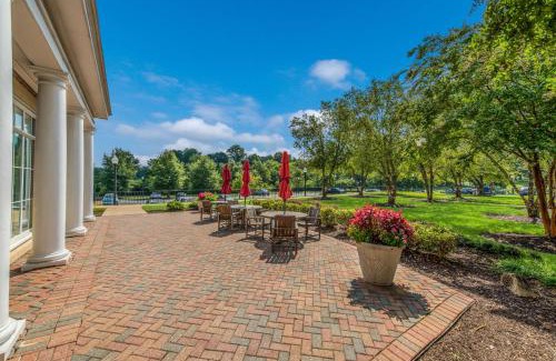 Suffolk Hotel | Hilton Garden Inn Suffolk Riverfront