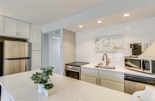 South Beach Apartment | Hilton Head Island Studio with Patio Walk to Beach!