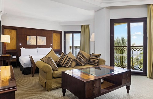 Luxor Resort | Hilton Luxor Resort & Spa