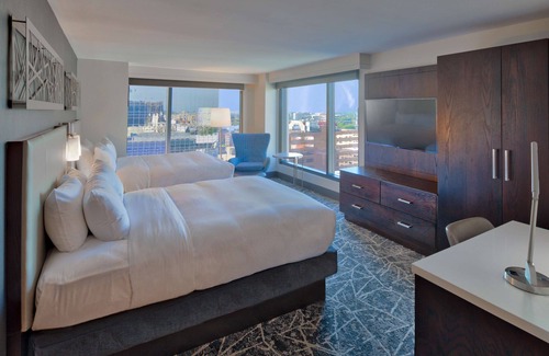 Downtown Hotel | Hilton Norfolk The Main