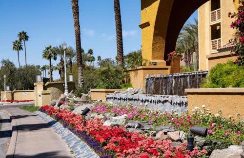 Camelback East Resort | Hilton Phoenix Resort at the Peak