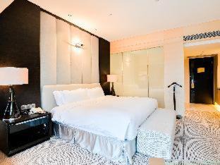 Changning Hotel | Hilton Shanghai City Center -Steps from iconic landmarks Wukang Mansion and Jing'an Temple