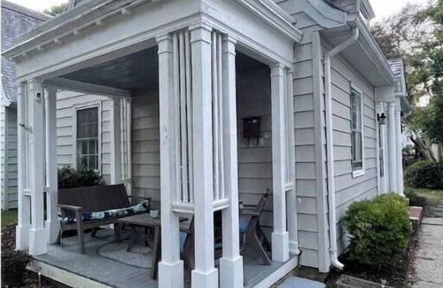 Central Newport News House | Hilton Village Home