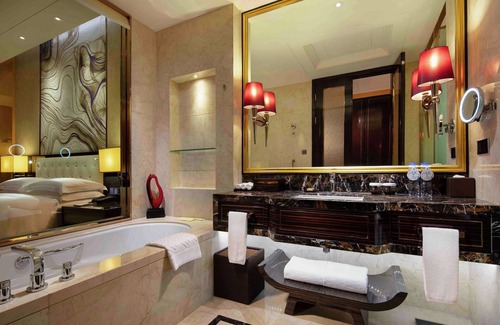 Huayuan Road Area Hotel | Hilton Zhengzhou
