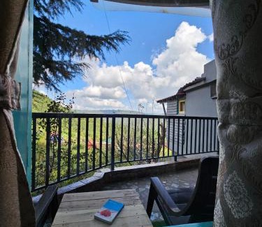 Kaul Hotel | Himalayan Havenwood