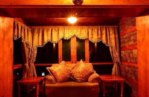 Mohal Hotel | Himalayan Kothi Kais