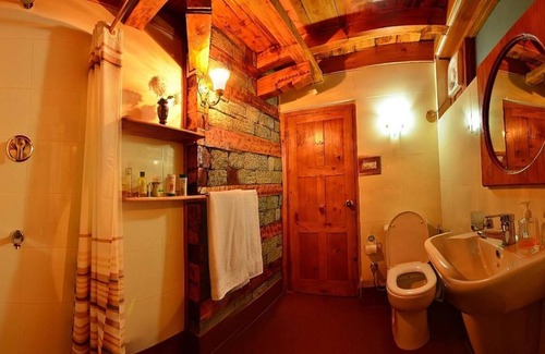 Mohal Hotel | Himalayan Kothi Kais