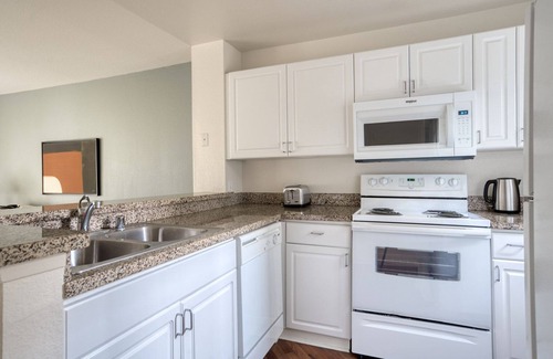River Oaks Apartment | Hip North San Jose 1BR w/W/D, Pool & Gym, nr tech HQs, by Blueground