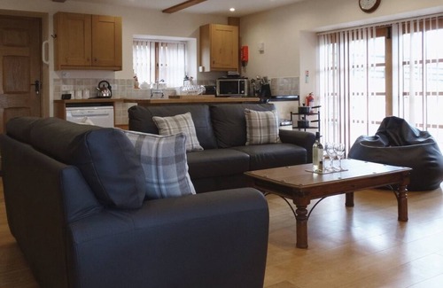Colyton Cottage | HISCOX COTTAGE, pet friendly, with a garden in Southleigh