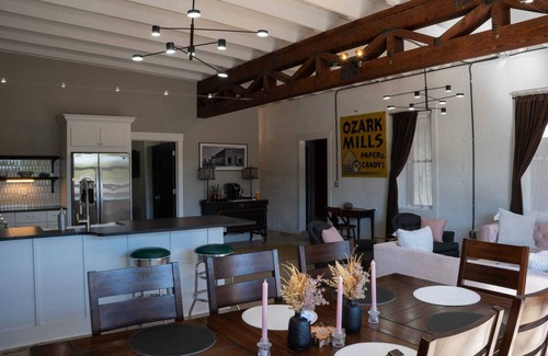 Mountain Home Apartment | Historic 2 bedroom steps off downtown square