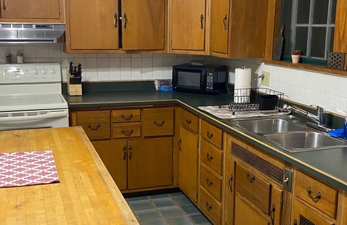 Rockville House | Historic 3BR Home 4 Blocks to Downtown