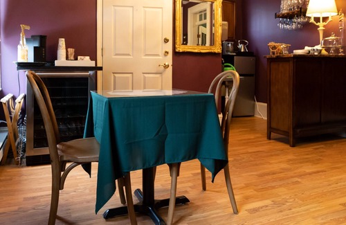 Ste Genevieve Apartment | Historic apartment in walking distance to cafes and boutiques!