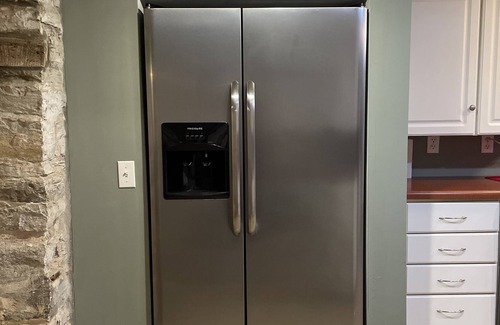 Ste Genevieve Apartment | Historic apartment in walking distance to cafes and boutiques!