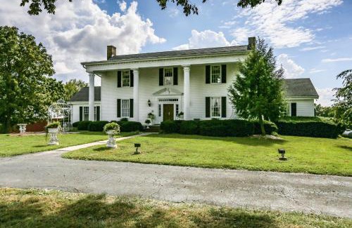 Cedar Hill House | Historic Cedar Hill Mansion on Large Farm with Pool!