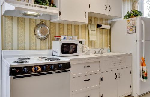 Delphi Apartment | Historic Delphi Studio Walk to Main St and Creek!