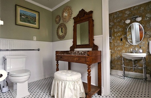 South 7th Ward Hotel | Historic Designer Compound w/2 Homes, Pool + Spa, French Quarter/Marigny