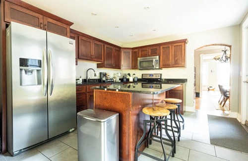 Dubuque House | Historic Downtown townhouse