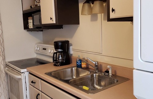 Greendale House | Historic Greendale Original within short walking distance of the quaint village