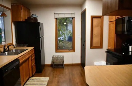 Bismarck House | Historic home in Cathederal district 2 min from downtown