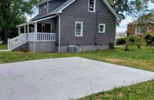 Greer House | Historic Home in Downtown Greer Shop Eat & Sleep