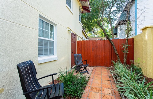 Hyde Park Apartment | HISTORIC HYDE PARK! STEPS TO BAYSHORE, UT, RIVERWALK- 5 STARS!