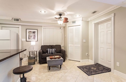 Hyde Park Apartment | HISTORIC HYDE PARK! STEPS TO BAYSHORE, UT, RIVERWALK- 5 STARS!