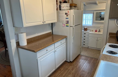 Lakeside Cottage | Historic Lakeside cottage close to downtown.