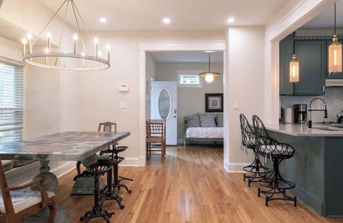 Shawnee House | Historic Luxury 10 Min. To Downtown