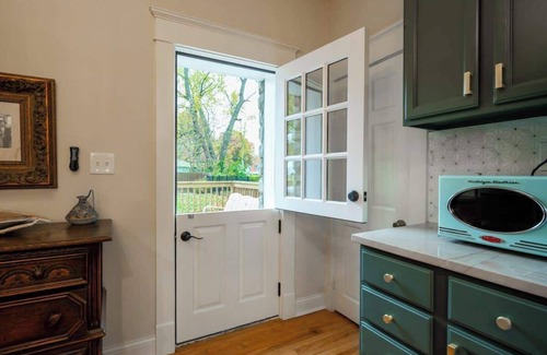 Shawnee House | Historic Luxury 10 Min. To Downtown