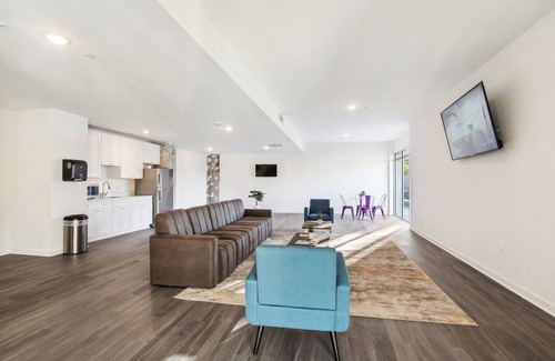 Viavant - Venetian Isles Hotel | Historic One Bedroom with a Sweeping City View