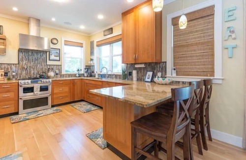 Pass-a-Grille House | Historic Pass a grille Beachfront Balcony Gulf Views, 4Bd, 3Ba, Wi-Fi SL10