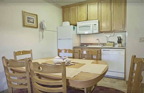 June Lake House | Historic Restored High Sierra Alpine Lodge in June Lake, California