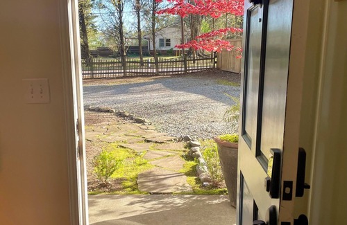 Roswell House | Historic Roswell one bedroom charmer