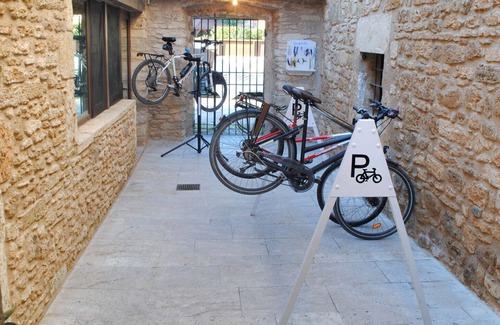 Mata House | Historic & traditional Catalan villa with heated pool, 2 km. from Banyoles lake.