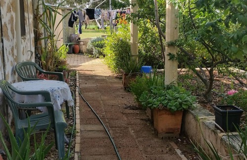 Dongara Cottage | Historic Tyford House, close to all amenities