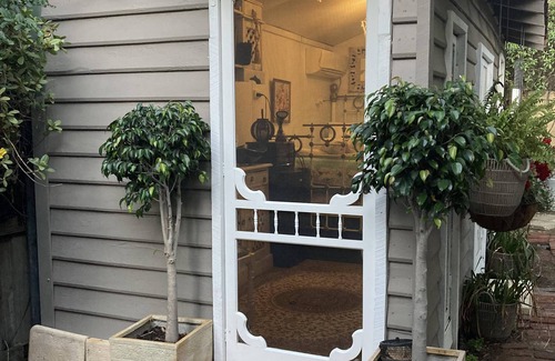 Fremantle Apartment | Historical Self Contained Tiny House (Studio)