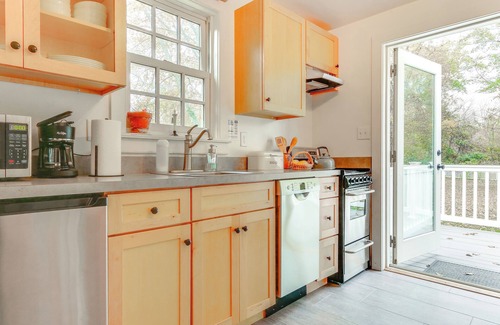 Thurmont House | Historical Thurmont Escape w/Furnished Deck!