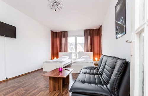 Golzheim Apartment | HÖ01 large apartment with dryer and washing machine