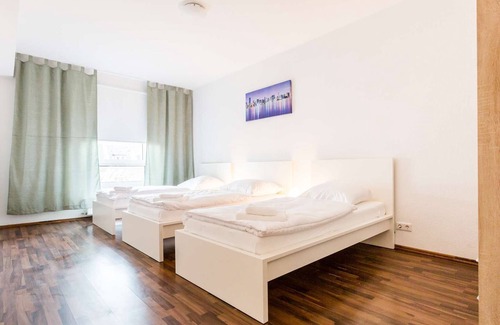 Golzheim Apartment | HÖ01 large apartment with dryer and washing machine