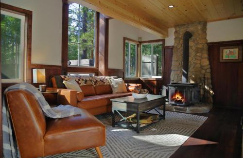 Idyllwild House | Hobbit House - Charming In Town