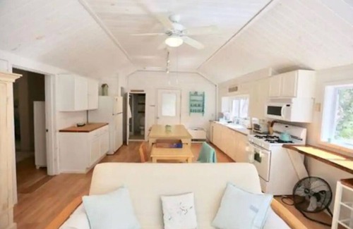 Winona House | Hobie's Landing - Blissful lake Side Cottage on Winona Lake!