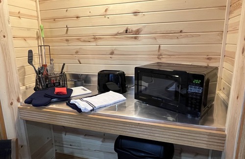 Logan Resort | Hocking Hills Getaway @ Pine Creek Villas! The Oak Room - Honeymoon Suite