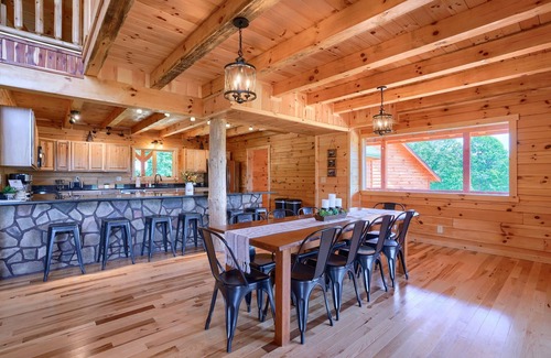 Logan Cabin | Hocking Hills Laikyns Lodge with Indoor pool- Great View!