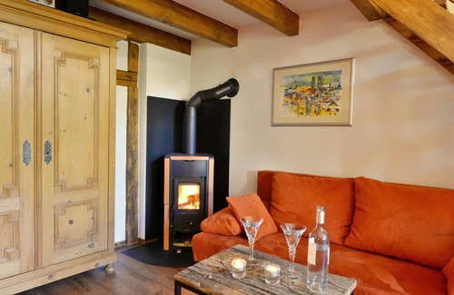 Neureichenau Apartment | Hofatelier Menacher art gallery - 55sqm studio with gallery and terrace