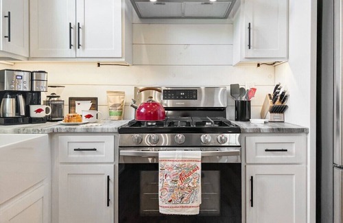 Fayetteville House | Hog Heaven | 4 wooded Acres, 10 minutes from UofA!