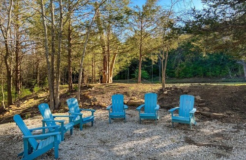 Fayetteville House | Hog Heaven | 4 wooded Acres, 10 minutes from UofA!