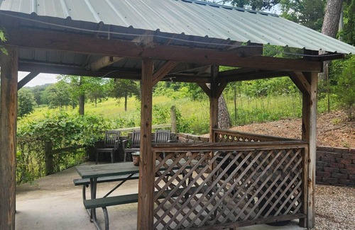 Eminence Cottage | Hogan's Hideout Duplex # 19 is a cozy, private duplex