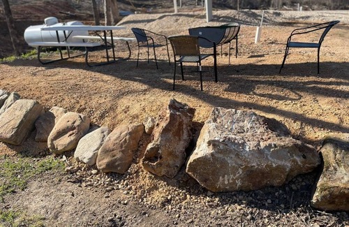 Eminence Cottage | Hogan’s Hideout Bonnie Manor- Cozy Cottage to enjoy.